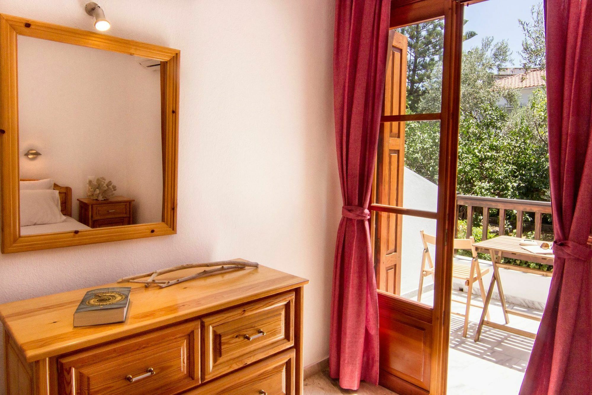 Naftilos Skiathos Luaran gambar